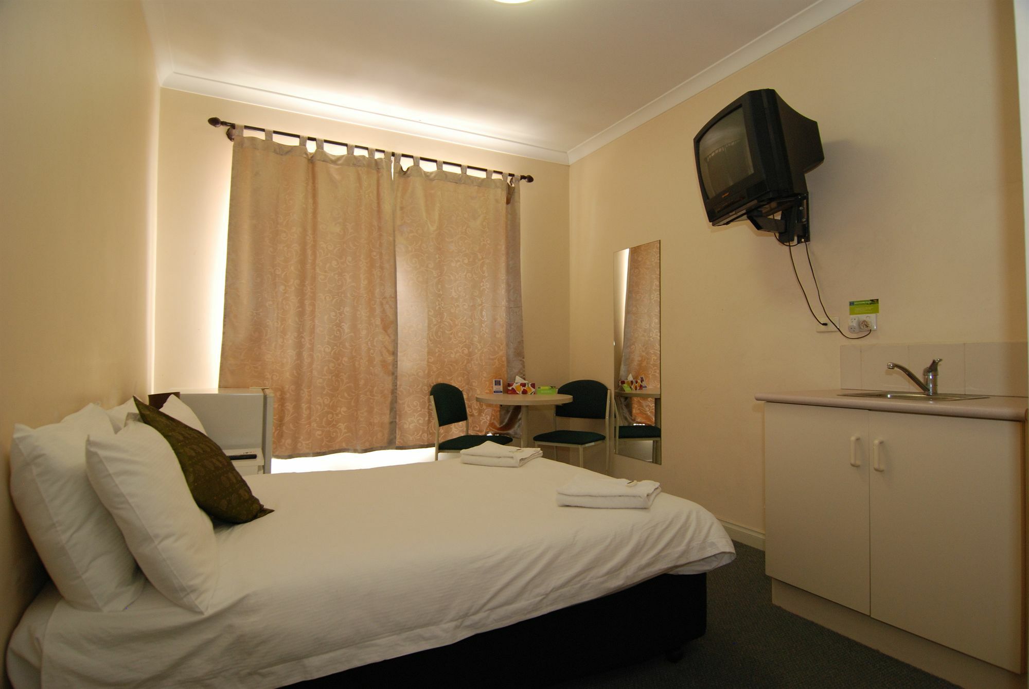 Brunswick Tower Hotel Melbourne City Exterior foto